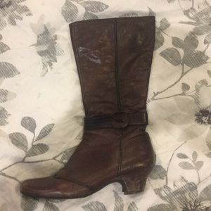 Brown boots with one inch heel